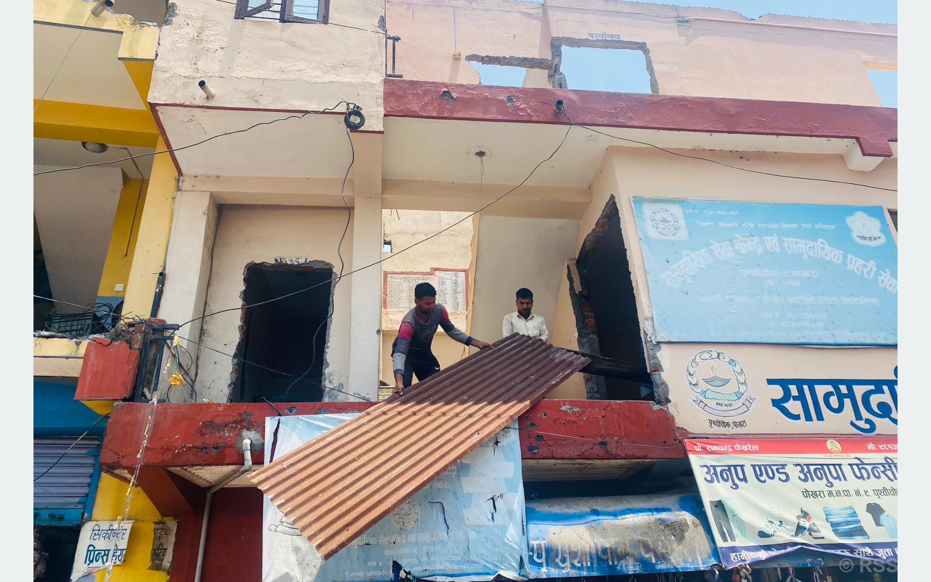 पोखरा महानगरपालिकाले अतिक्रमित संरचना हटाउँदै, सडक विस्तारको तयारी